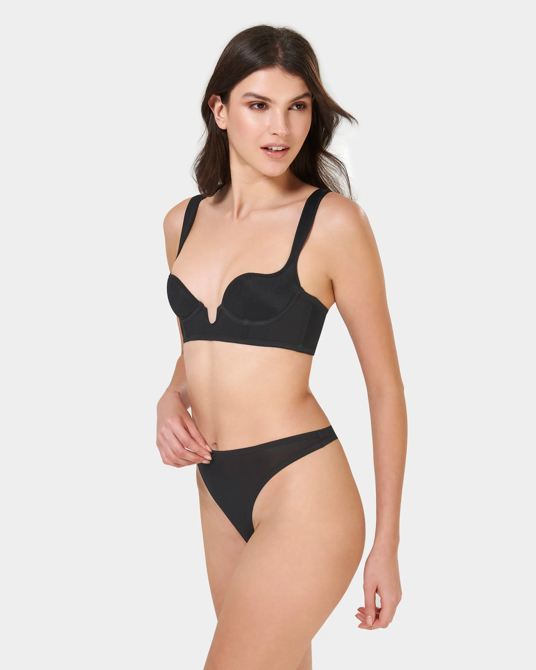 Set: Thena Black